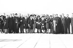Stepinac s vjernicima prigodom podjele sv. Potvrde u Kustošiji 16. svibnja 1943. 